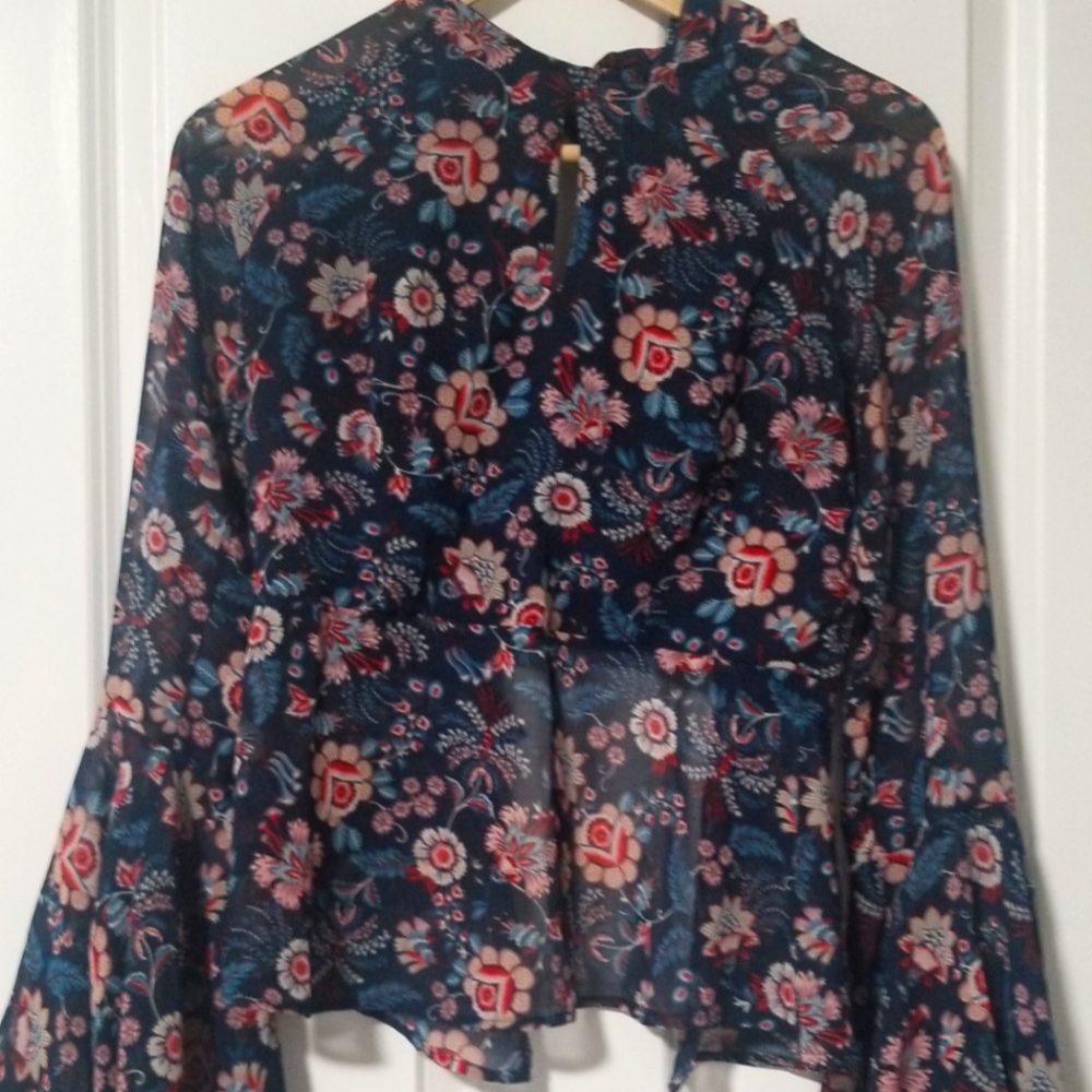 Chiffon opend back blouse